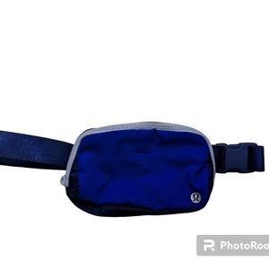 Lululemon Everywhere Belt Bag (royal blue)